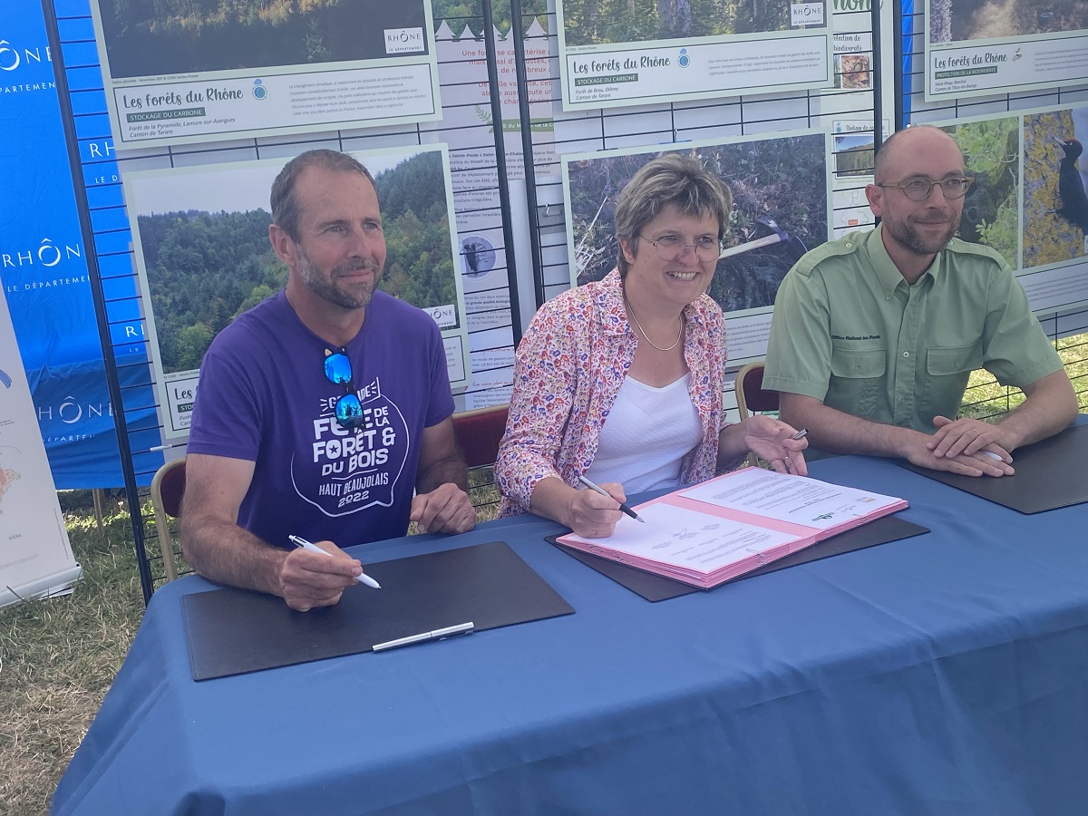 Signature de la convention entre la MFR de Lamure sur Azergues et le département du Rhône